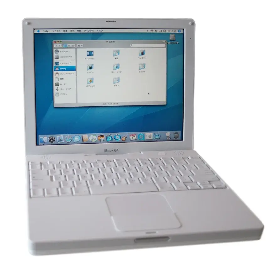 Un iBook G4 blanc ouvert, clavier et trackball visibles