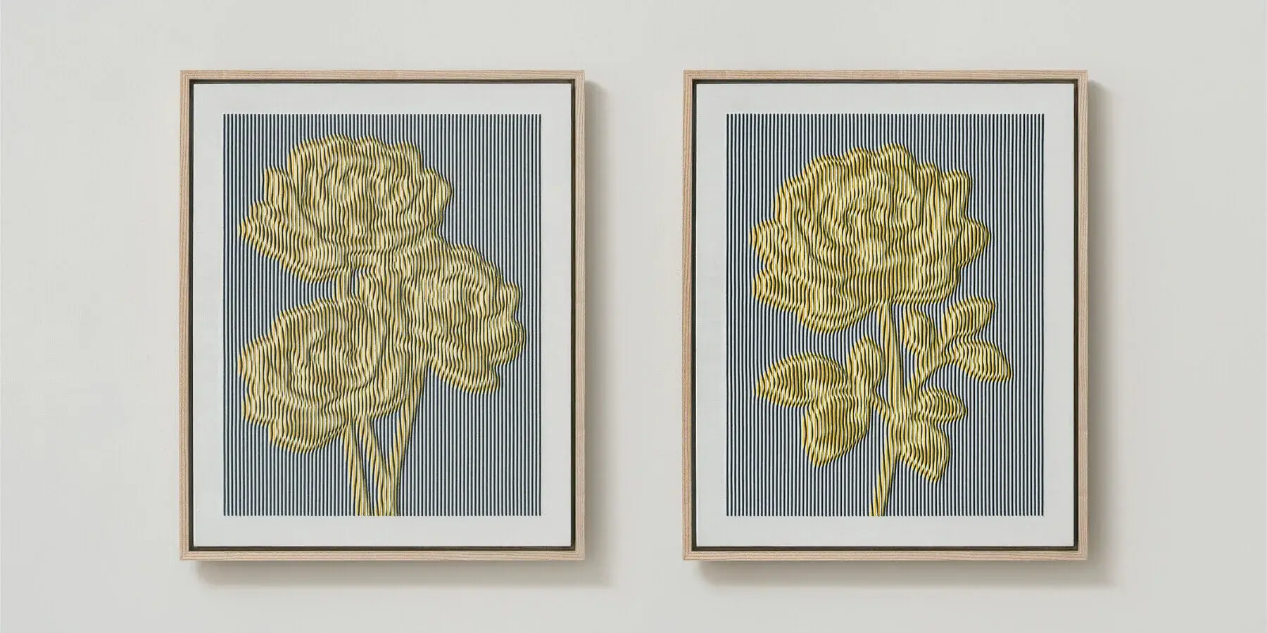 Détail d’une broderie florale HANAITO réalisée avec des fils teints par des fleurs
