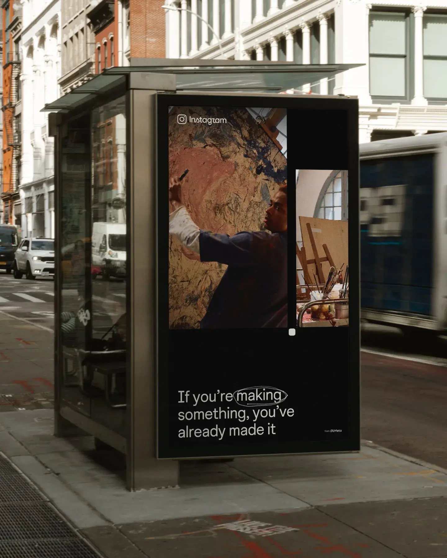 Application de la nouvelle identité Instagram sur un affichage urbain
