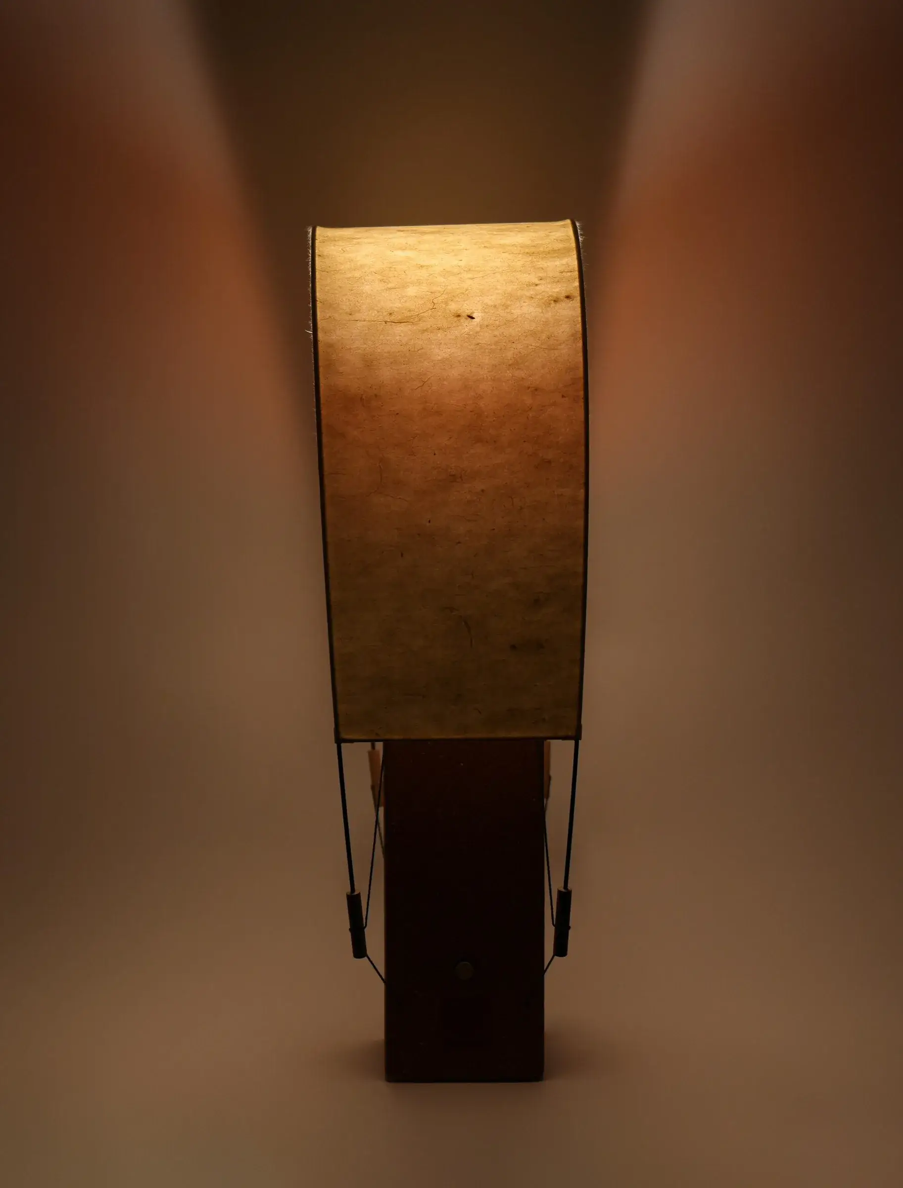 Lampe Lumia de Maison Cédrat, base en terre cuite et grand voile de papier washi éclairé