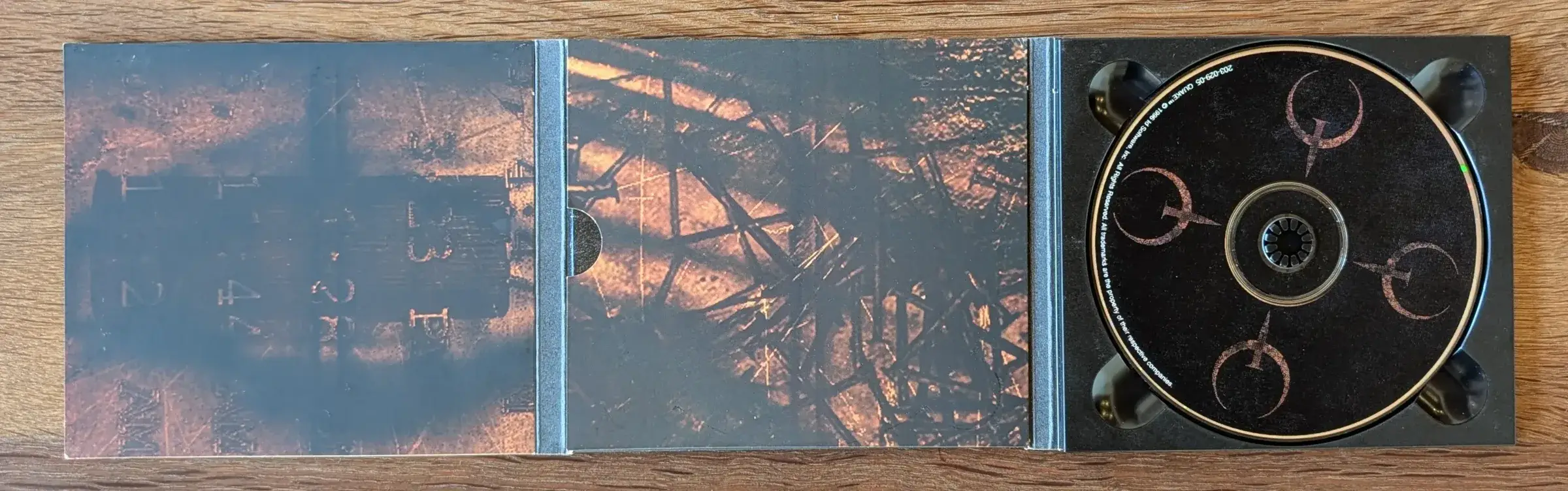 Boîte du CD shareware de Quake avec les informations de commande et de déverrouillage