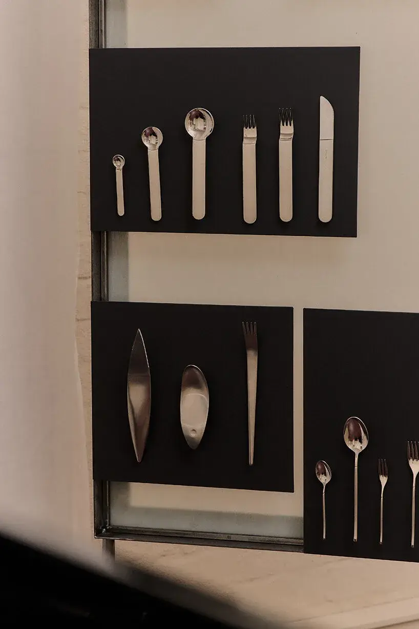 Vue de Table Manners avec des couverts expérimentaux exposés à Melbourne
