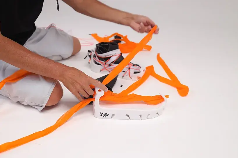 Détail des composants de la sneaker UDRB avec semelle blanche, cuir noir et corde verte
